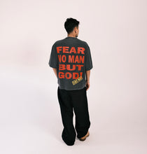 Load image into Gallery viewer, (DROP-SHOULDER/OVERSIZE BOXY-FIT) “V3 FEAR NO MAN” Vintage Black Tee
