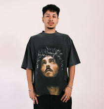 Load image into Gallery viewer, (DROP-SHOULDER/OVERSIZE BOXY-FIT) “V3 FEAR NO MAN” Vintage Black Tee
