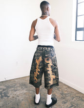 Load image into Gallery viewer, "PLAYS SCRIPT" Baggy Camo 3/4 Cargo Shorts
