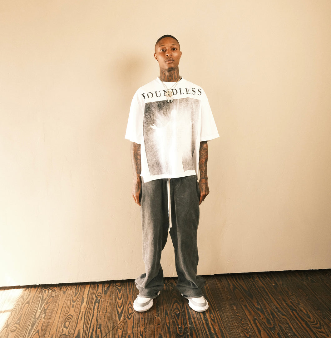 (DROP-SHOULDER/OVERSIZE BOXY-FIT) “LOVE BOUNDLESSLY” Tee